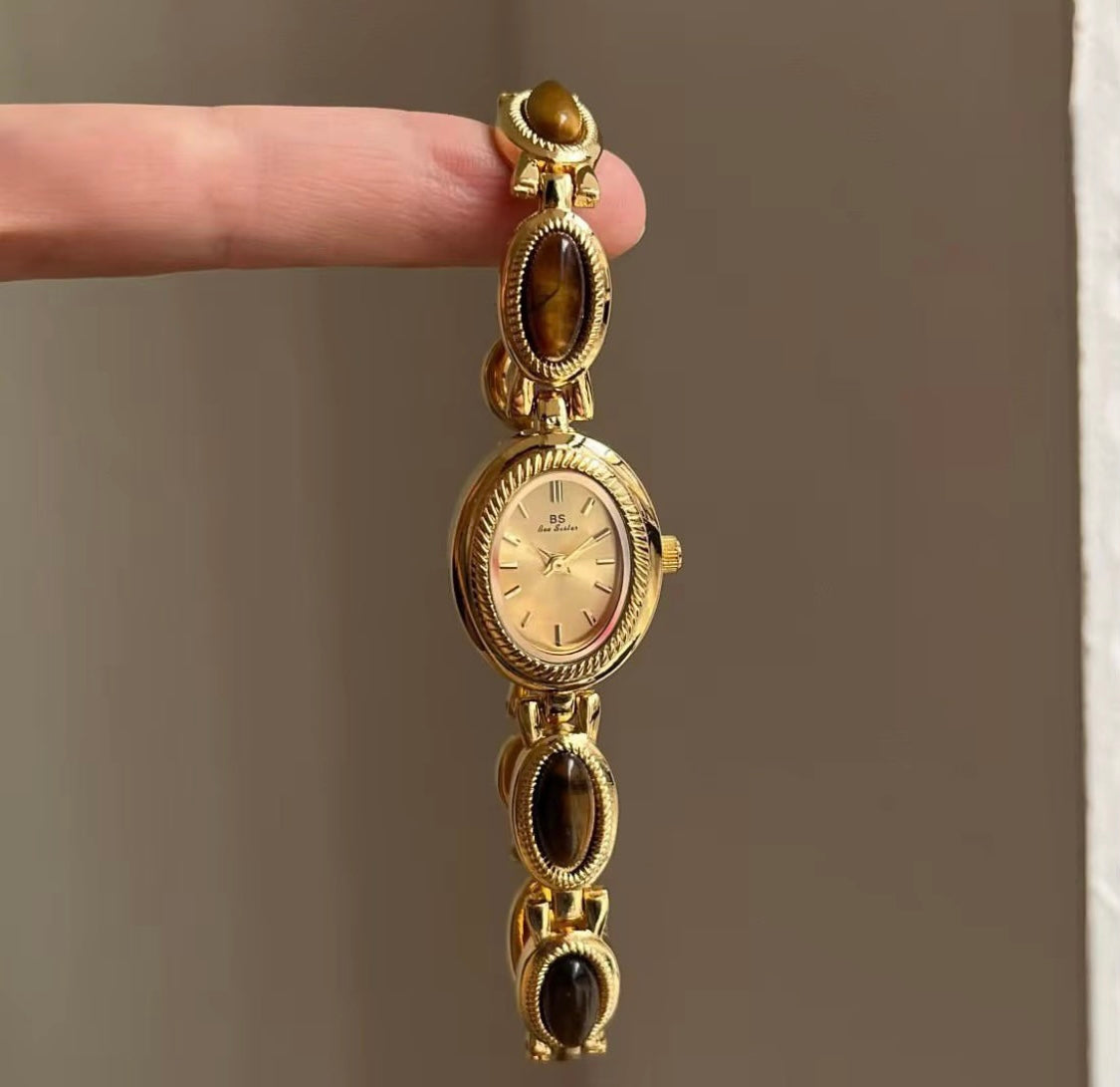 Elegant Women’s Green Bracelet Watch – Luxury Look & Fast Shipping