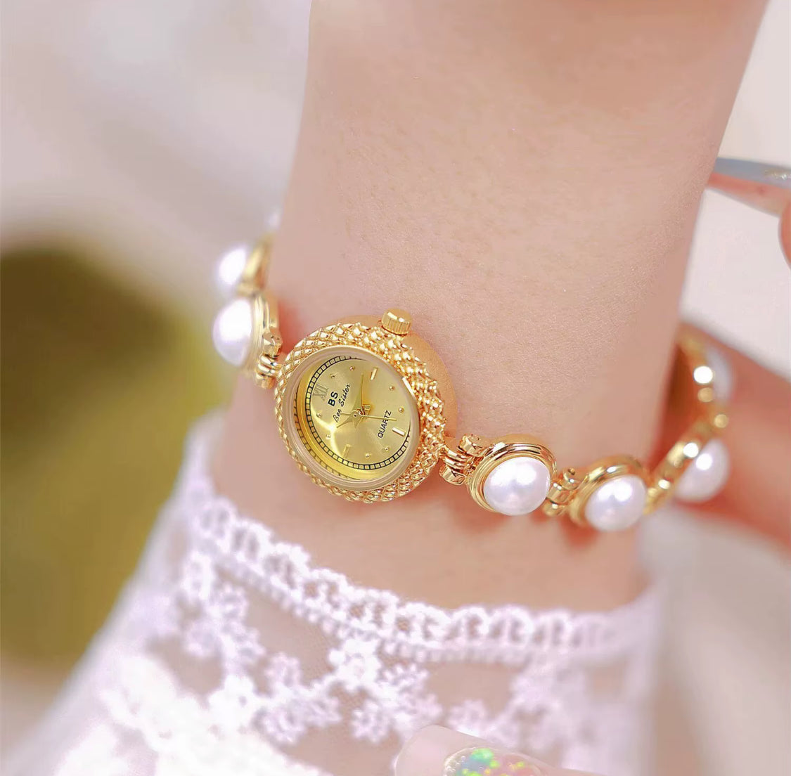 Luxury Pearl Women’s Wristwatch