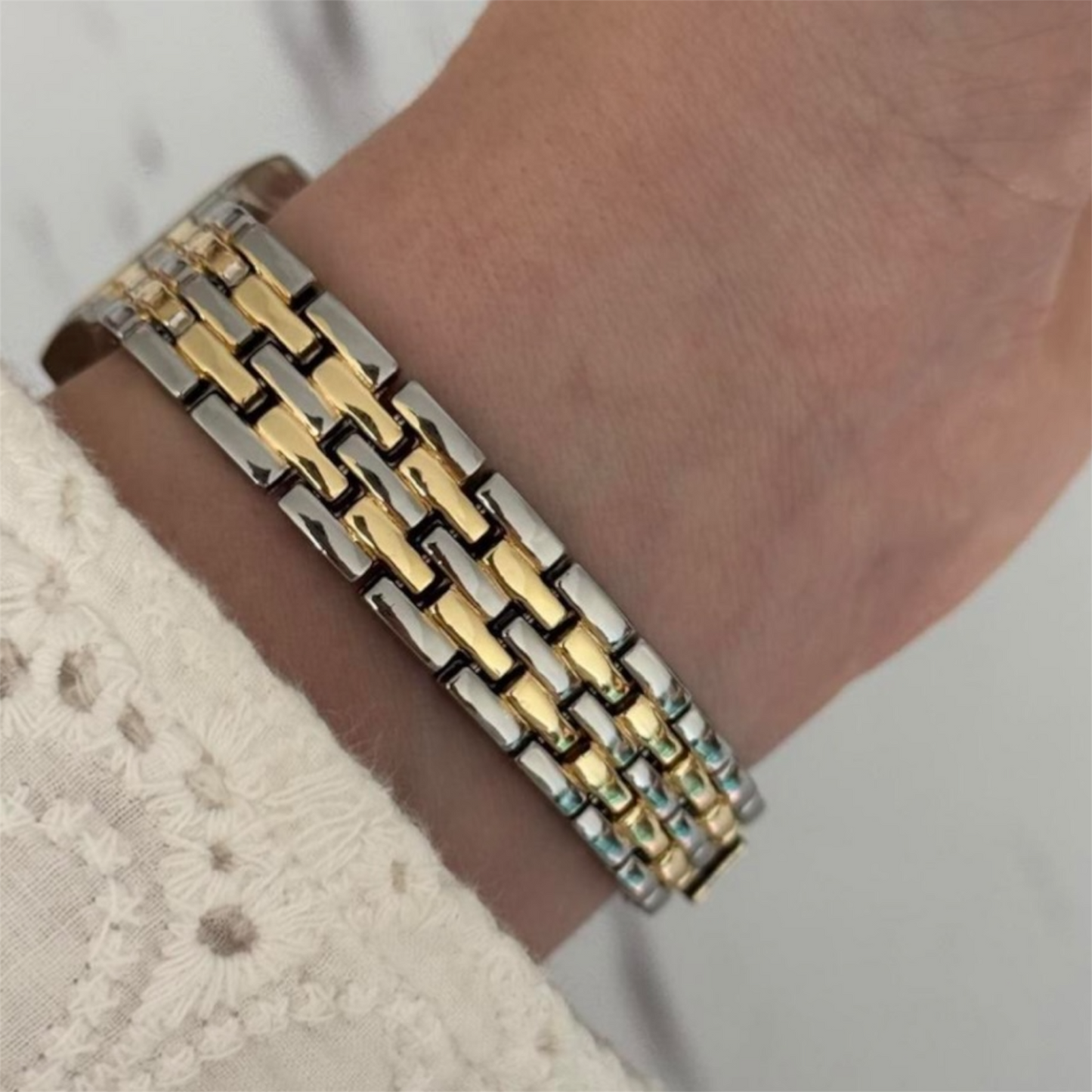 Elegant Square Roman Dial Women’s Watch - Crystal Encrusted Steel Link Bracelet - Luxury Quartz Timepiece