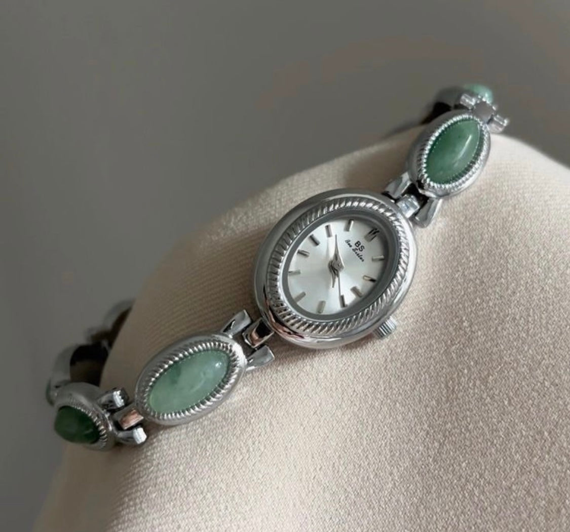 Elegant Women’s Green Bracelet Watch – Luxury Look & Fast Shipping