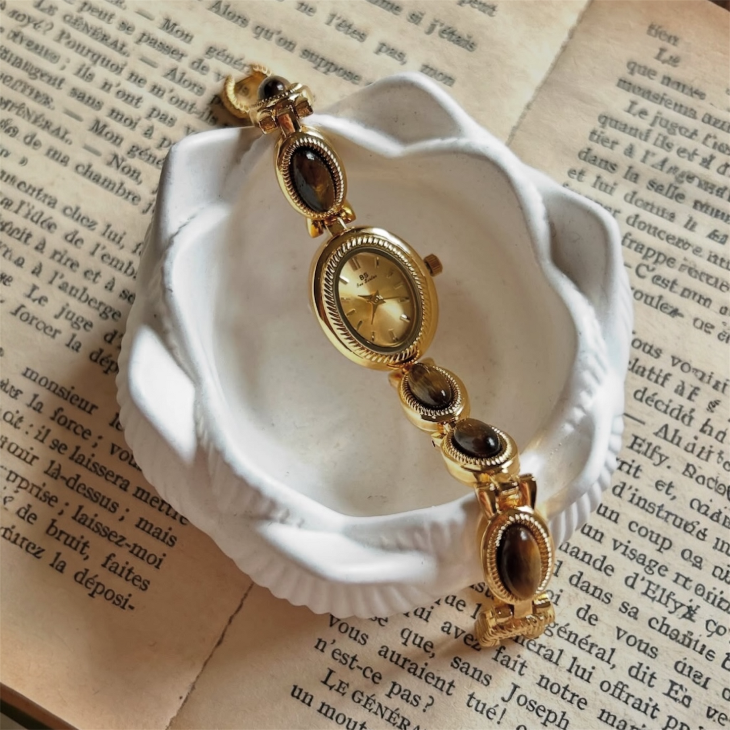 2025 Luxury Oval Rhinestone Gold Watch - Elegant Women's Bracelet Edition