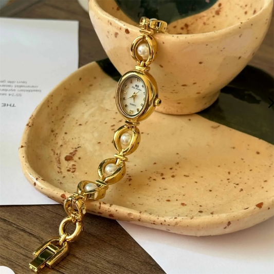 Elegant Vintage Silver Bracelet Watch – Luxury Small Dial Quartz Timepiece for Women